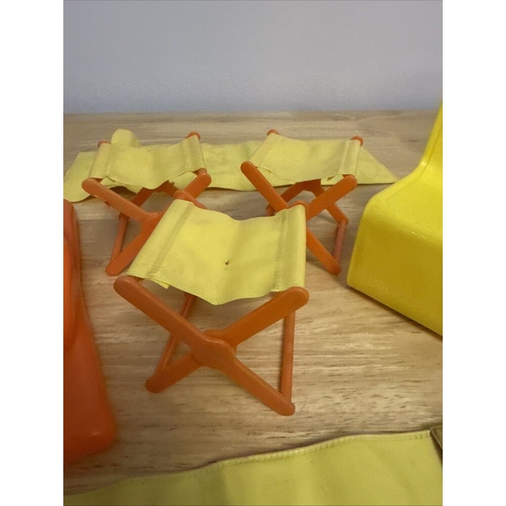 Vtg Barbie Orange & Yellow Camping Out Chairs Sleeping Bags Chaise Lounge - Picture 3 of 12